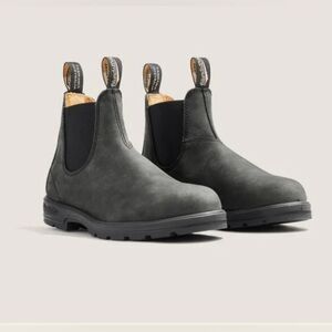 Blundstone 587 Chelsea Boots in Rustic Black Suede | Women’s Size 8